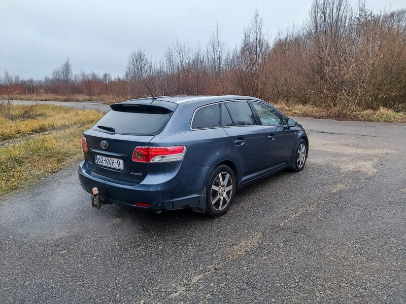 Фотография 5 - Toyota Avensis 2010 г Универсал