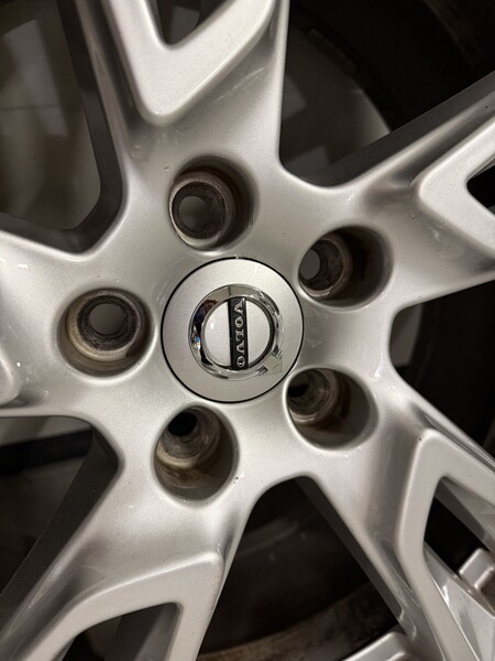 Photo 2 - V90 Cross Country light alloy R18 rims