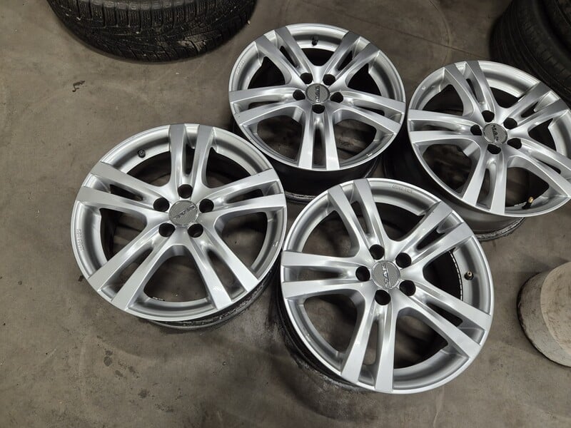 Photo 1 - Light alloy R16 rims