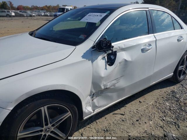 Photo 6 - Mercedes-Benz A 220 2019 y Sedan