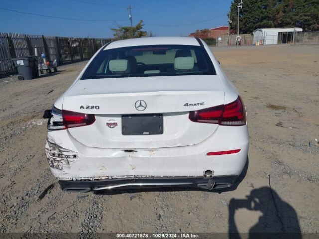 Photo 16 - Mercedes-Benz A 220 2019 y Sedan