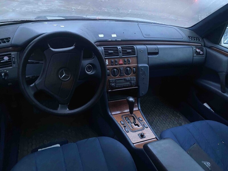 Photo 2 - Mercedes-Benz E 280 1998 y Wagon