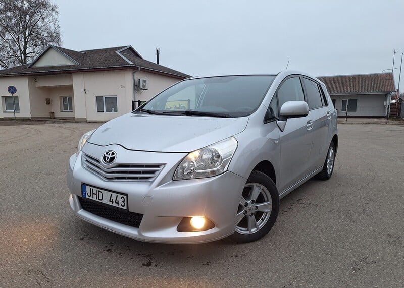 Photo 1 - Toyota Verso 2009 y Van