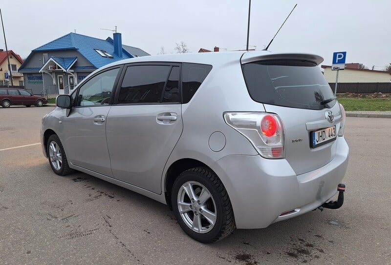 Photo 2 - Toyota Verso 2009 y Van