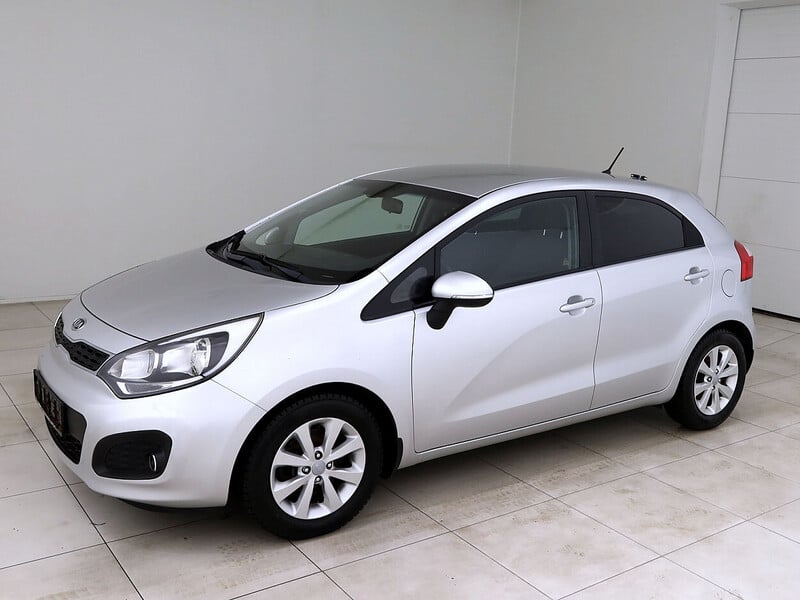 Фотография 2 - Kia Rio 2012 г Хэтчбек