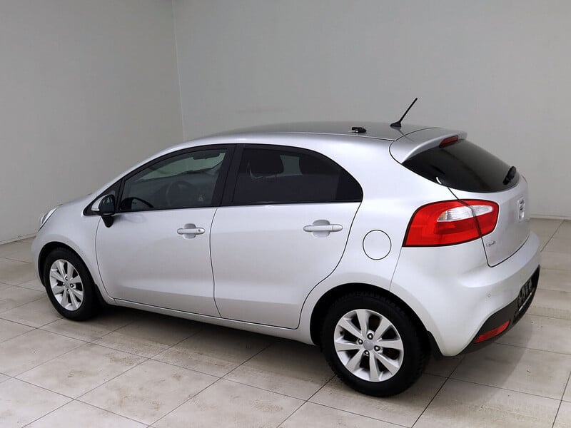 Фотография 4 - Kia Rio 2012 г Хэтчбек