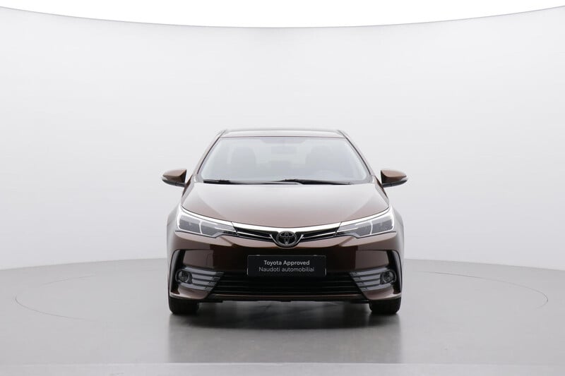 Фотография 5 - Toyota Corolla 2018 г Седан