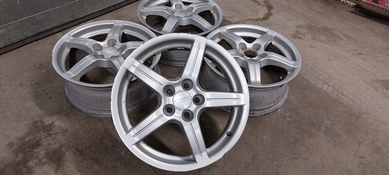 Photo 1 - Enzo light alloy R17 rims