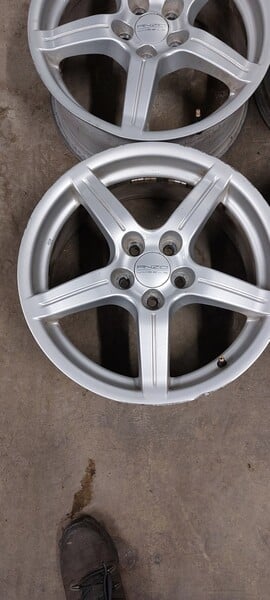 Photo 2 - Enzo light alloy R17 rims