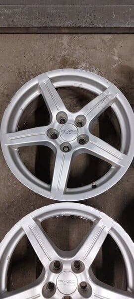 Photo 3 - Enzo light alloy R17 rims