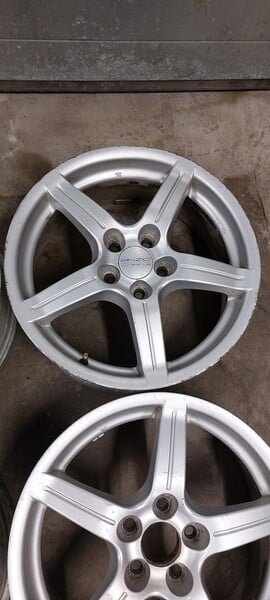 Photo 4 - Enzo light alloy R17 rims