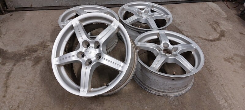 Photo 10 - Enzo light alloy R17 rims