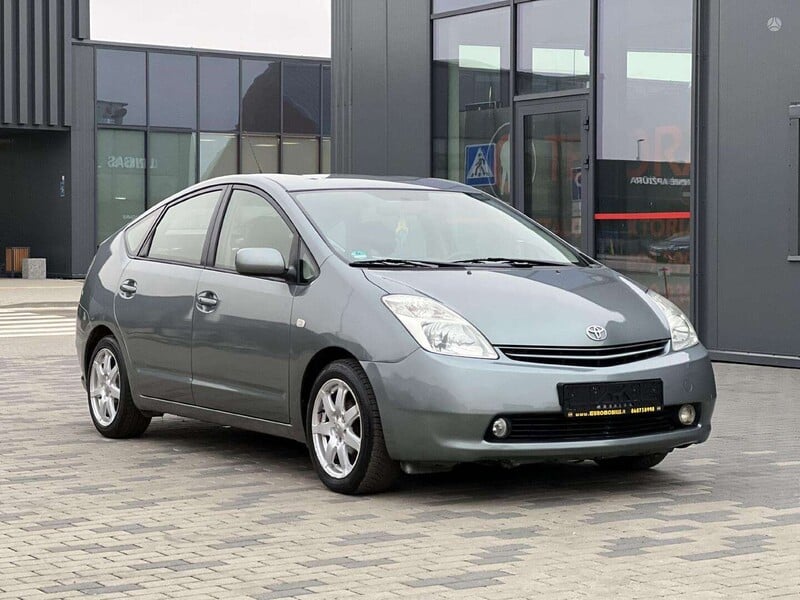 Фотография 1 - Toyota Prius 2005 г Хэтчбек