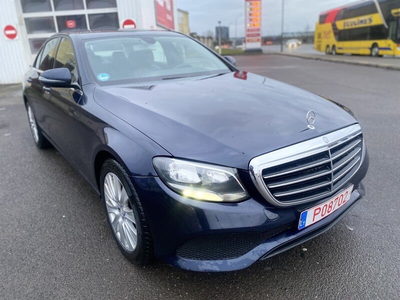 Photo 3 - Mercedes-Benz E 200 2018 y Sedan