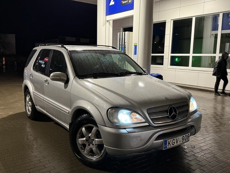 Photo 1 - Mercedes-Benz ML 270 2004 y Off-road / Crossover