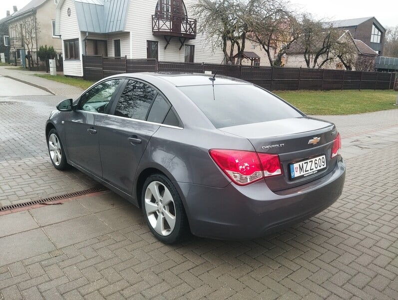 Photo 2 - Chevrolet Cruze 2011 y Sedan