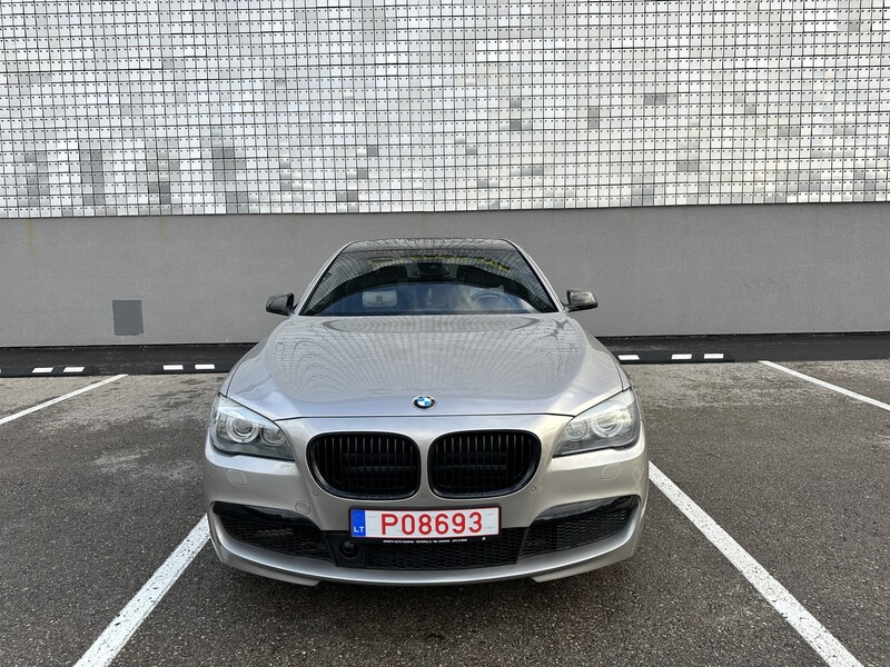 Photo 3 - Bmw 740 2010 y Sedan