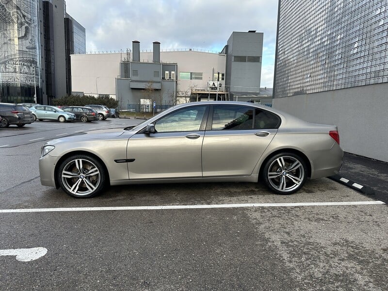 Photo 2 - Bmw 740 2010 y Sedan