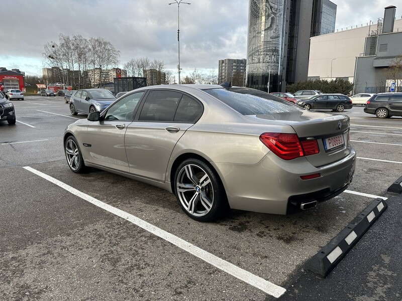 Photo 4 - Bmw 740 2010 y Sedan