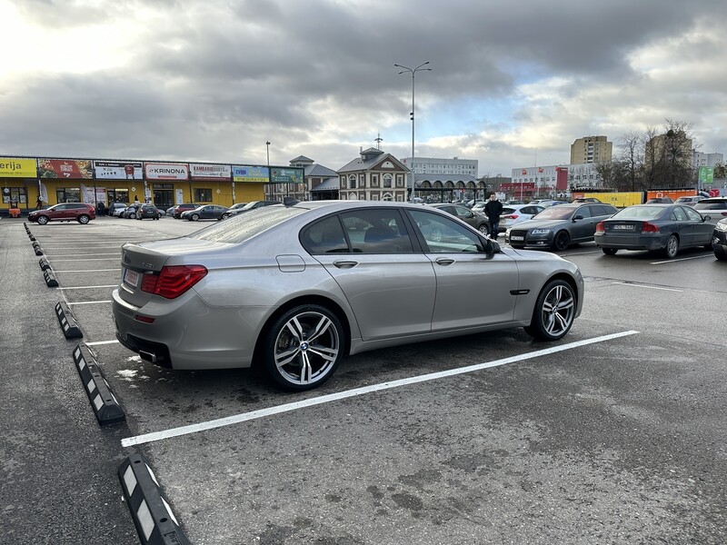 Photo 7 - Bmw 740 2010 y Sedan