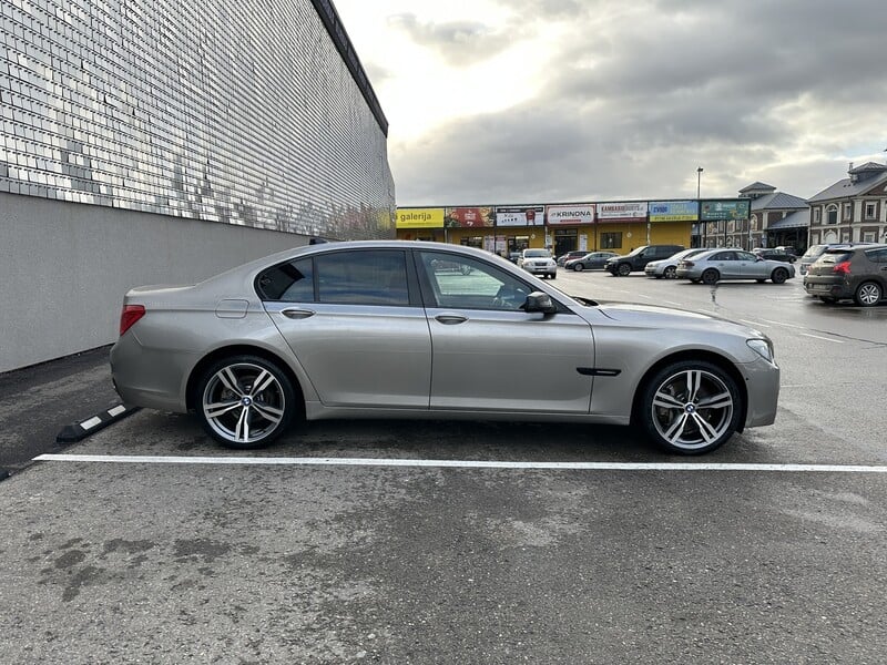 Photo 8 - Bmw 740 2010 y Sedan