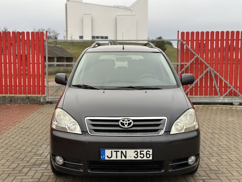 Фотография 3 - Toyota Avensis Verso 2001 г Универсал