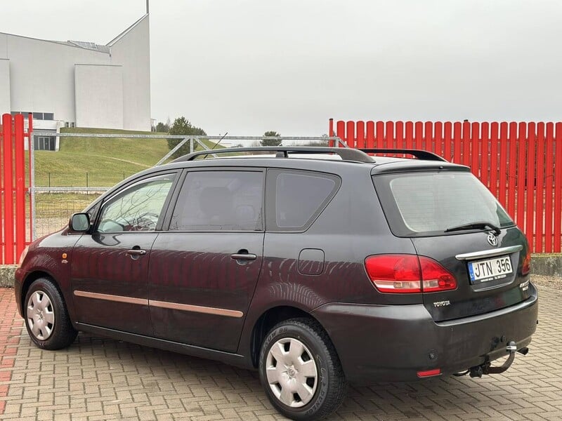 Фотография 7 - Toyota Avensis Verso 2001 г Универсал