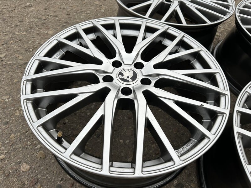 Photo 3 - Skoda Siunciam, 7.5J ET32 light alloy R19 rims