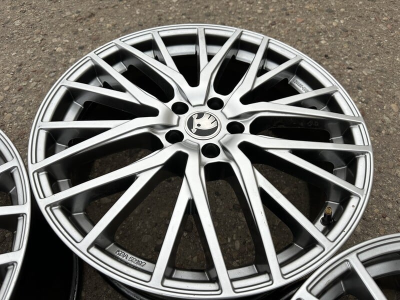 Photo 4 - Skoda Siunciam, 7.5J ET32 light alloy R19 rims