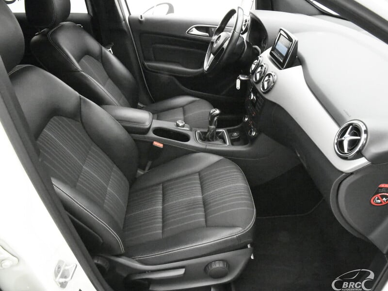 Photo 5 - Mercedes-Benz B 180 2012 y Hatchback