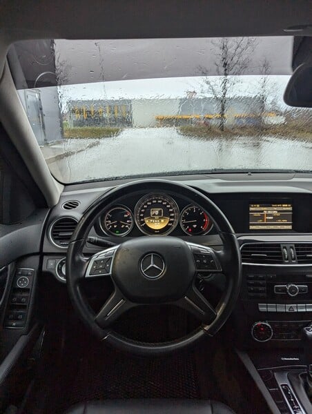 Фотография 9 - Mercedes-Benz C 200 2011 г Седан