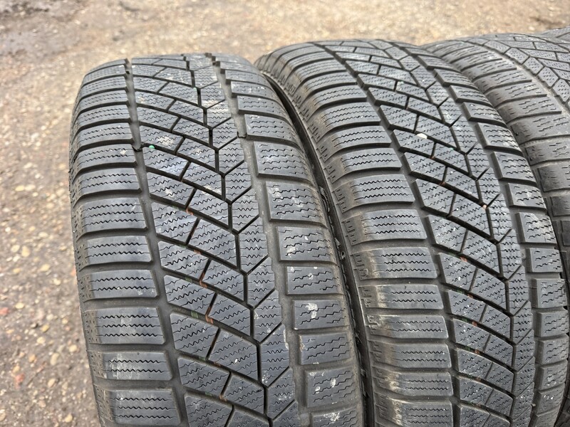 Photo 1 - Continental Siunciam, 8mm 2019m R17 winter tyres passanger car