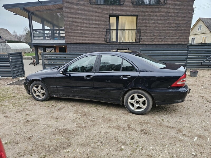 Photo 3 - Mercedes-Benz C 220 2004 y Sedan