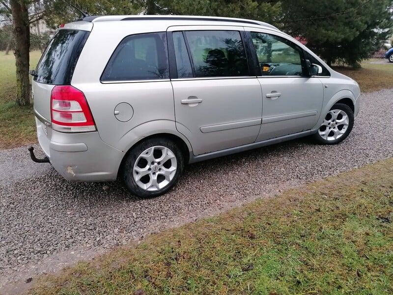 Photo 2 - Opel Zafira 2006 y Van