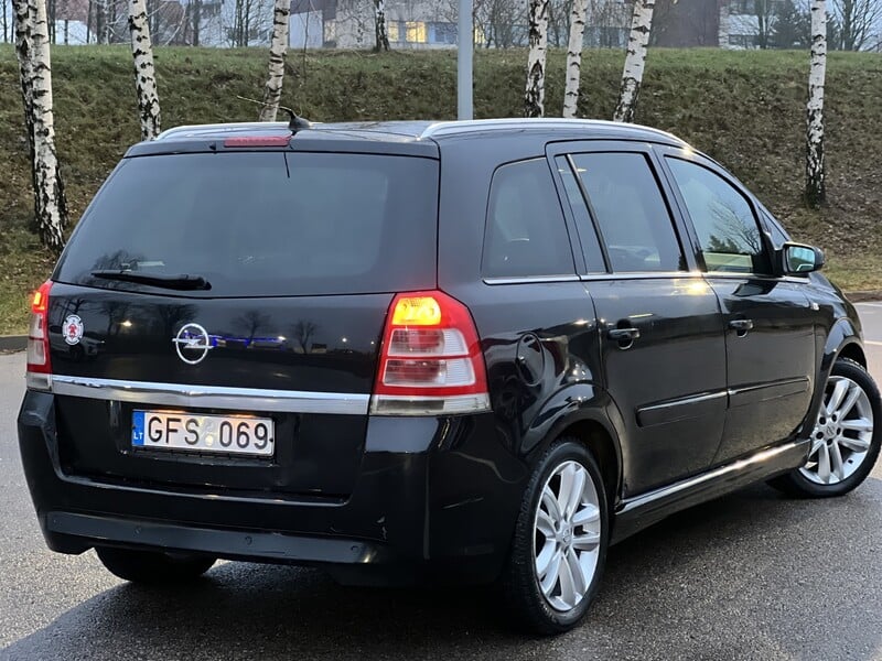 Photo 2 - Opel Zafira 2009 y Van