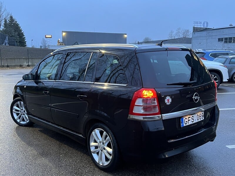 Photo 6 - Opel Zafira 2009 y Van