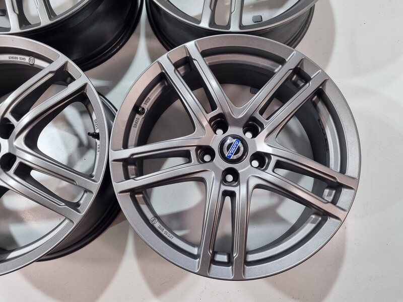 Photo 3 - Volvo XC60, XC40 XC60 light alloy R18 rims