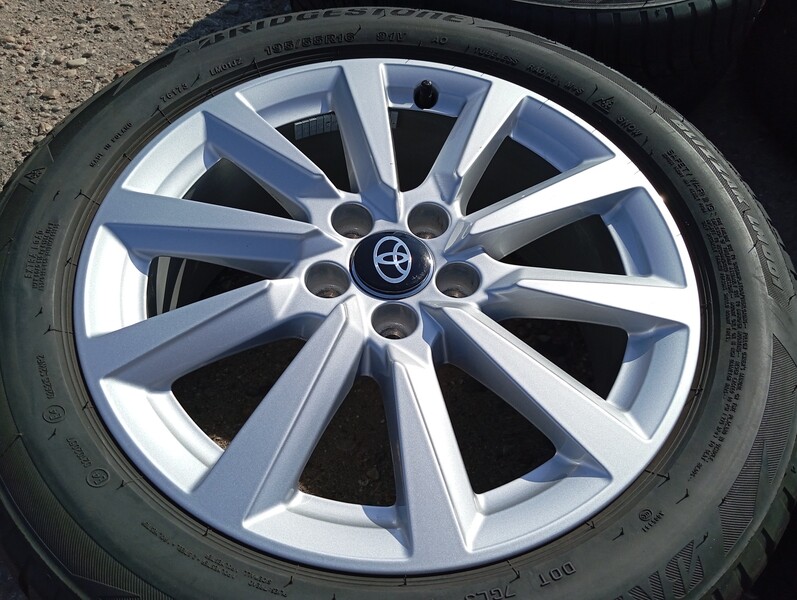 Photo 2 - Toyota Siunciam, 6.5J ET40 light alloy R16 rims