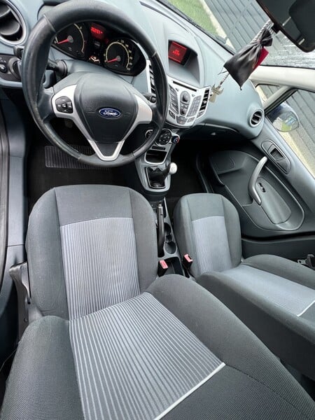 Photo 7 - Ford Fiesta 2010 y Hatchback