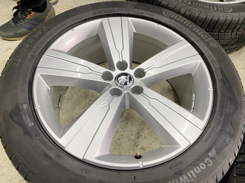 Photo 2 - Skoda Siunciam, 8J ET28 light alloy R20 rims