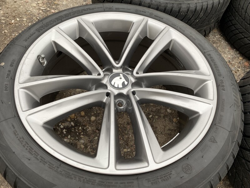 Photo 2 - Skoda Siunciam, 8.5J ET27 light alloy R19 rims