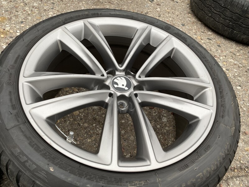 Photo 4 - Skoda Siunciam, 8.5J ET27 light alloy R19 rims