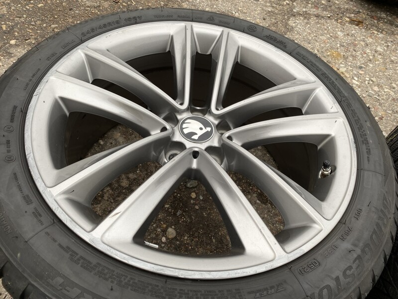 Photo 5 - Skoda Siunciam, 8.5J ET27 light alloy R19 rims