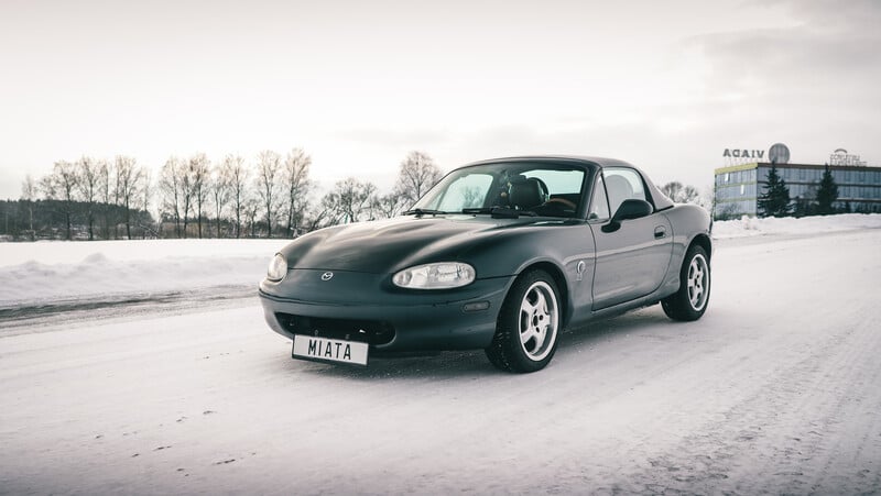 Photo 2 - Mazda MX-5 1999 y Convertible