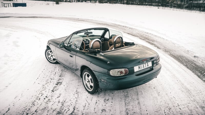 Photo 18 - Mazda MX-5 1999 y Convertible