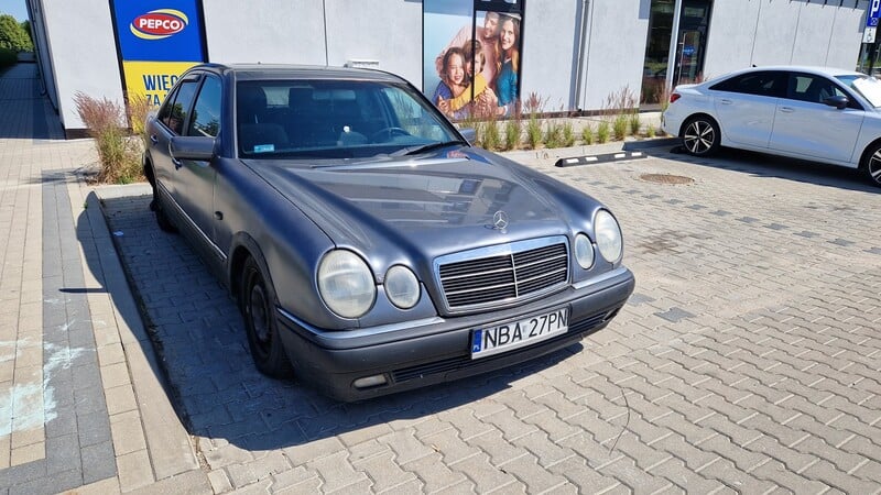 Photo 1 - Mercedes-Benz E 200 1997 y Sedan