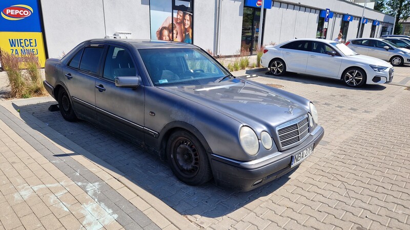 Photo 2 - Mercedes-Benz E 200 1997 y Sedan