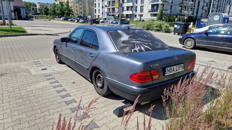 Photo 4 - Mercedes-Benz E 200 1997 y Sedan