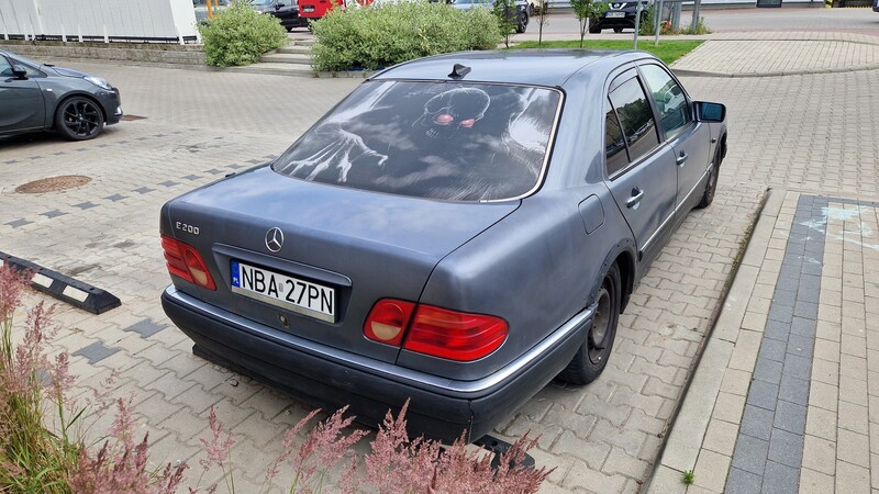 Photo 5 - Mercedes-Benz E 200 1997 y Sedan