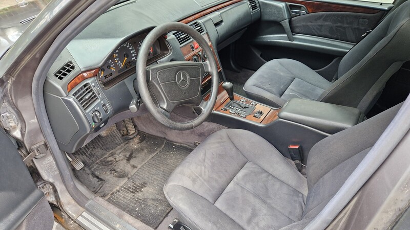 Photo 12 - Mercedes-Benz E 200 1997 y Sedan